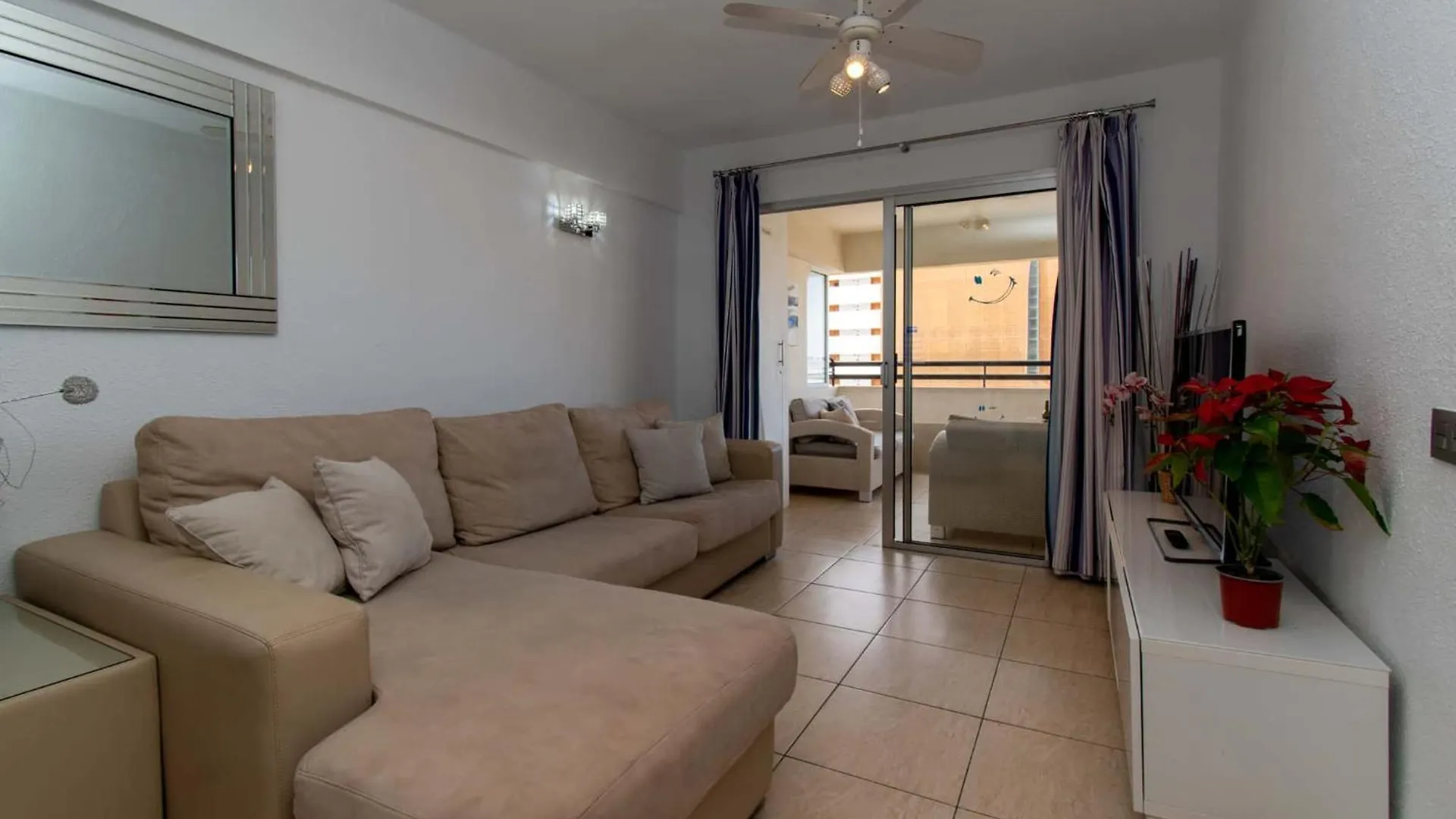 شقة Santa Maria 105 - Two Bed With Sea Views أذيخي 0*,  إسبانيا